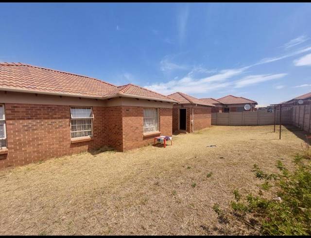 3 BEDROOM HOUSE FOR SALE IN THATCH HILL ESTATE